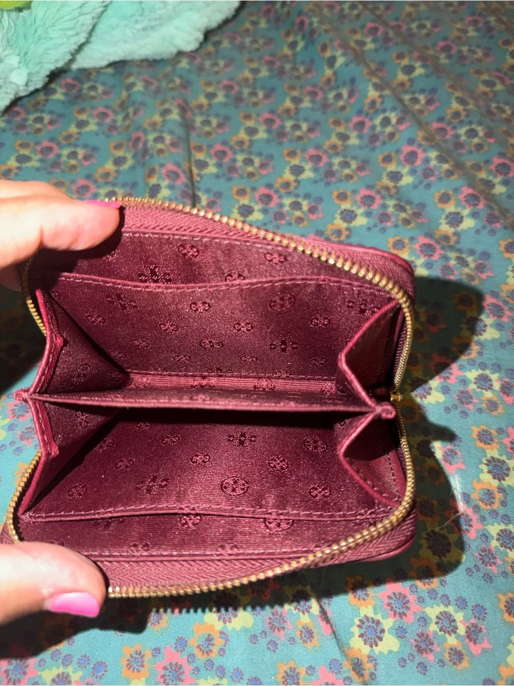 Tory Burch compact wine